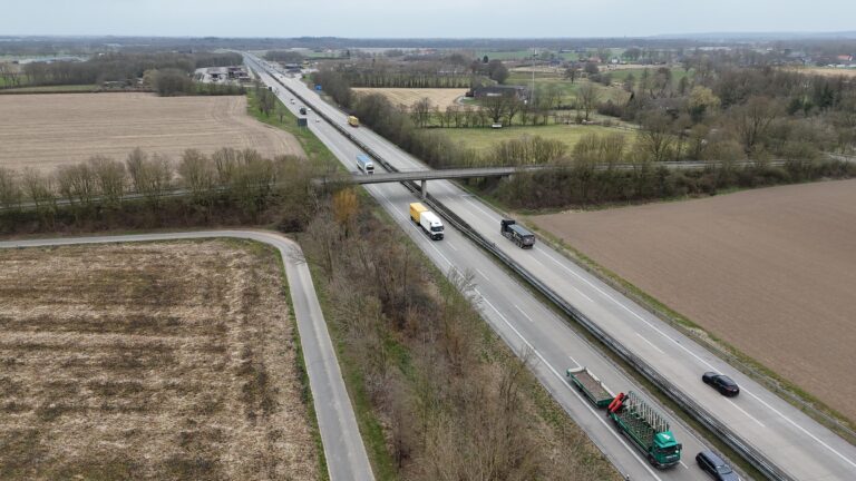 Zollagentur Olszyna – Lkw auf der Autobahn, Luftaufnahme